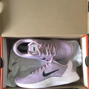 Nike flex 2018 rn women’s shoe color pink foam size 8